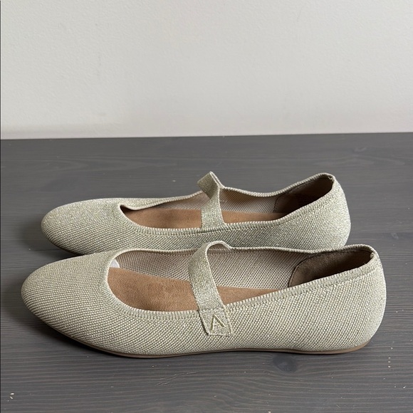 Aerosoles Mary Jane Flats in Gold Metallic Knit Fabric Slip On Size 9.5 - Picture 1 of 12
